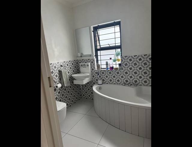 3 BEDROOM PROPERTY TO RENT IN WELLWAY PARK